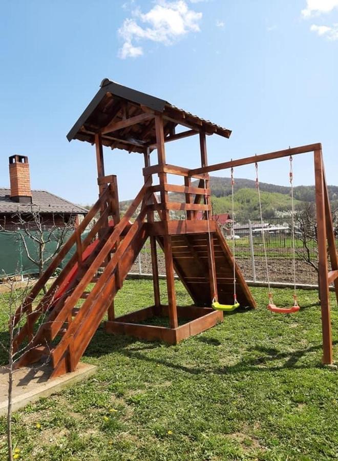 Casa Dumitru Hotel Ceraşul Eksteriør billede